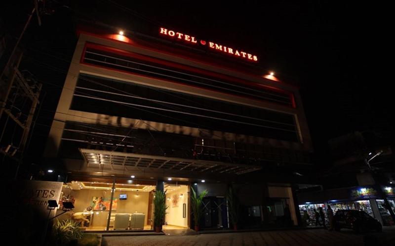 Hotel Emirates Kannangad Extérieur photo